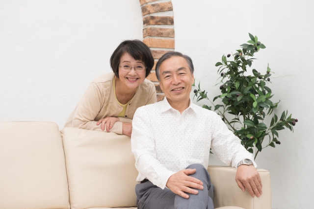 歯周病治療が認知症予防になる 笑顔の老夫婦の写真